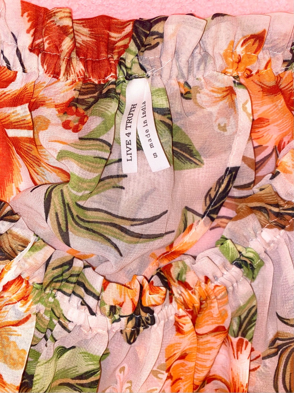 Live 4 Truth Floral Off-Shoulder Crop Top in Small Hibiscus Flower Whire Tropics - Picture 4 of 11